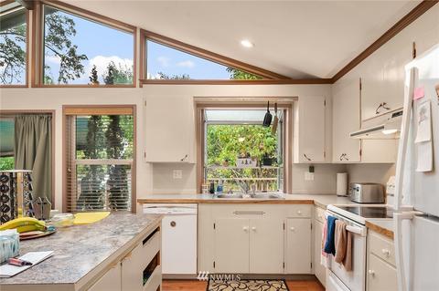 10044 NE 201st St, Bothell, WA 98011 photo 3