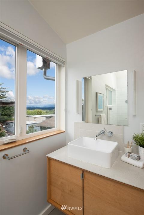 1804 E John St, Seattle, WA 98112 photo 35