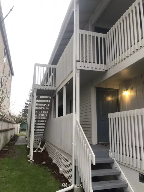 3014 W Marine View Dr, Everett, WA 98201 photo 3