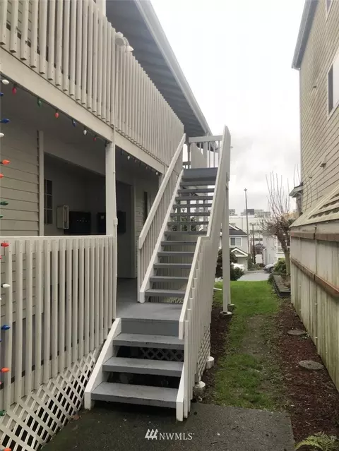 3014 W Marine View Dr, Everett, WA 98201 photo 4