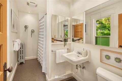 1018 E Thomas St, Seattle, WA 98102 photo 16
