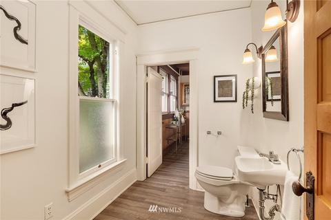 1018 E Thomas St, Seattle, WA 98102 photo 8