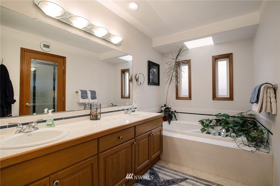  643 9th Ct, Fox Island, WA 98333 photo 37
