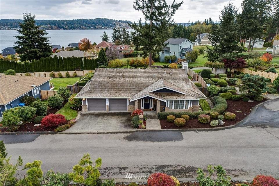  643 9th Ct, Fox Island, WA 98333 photo 1