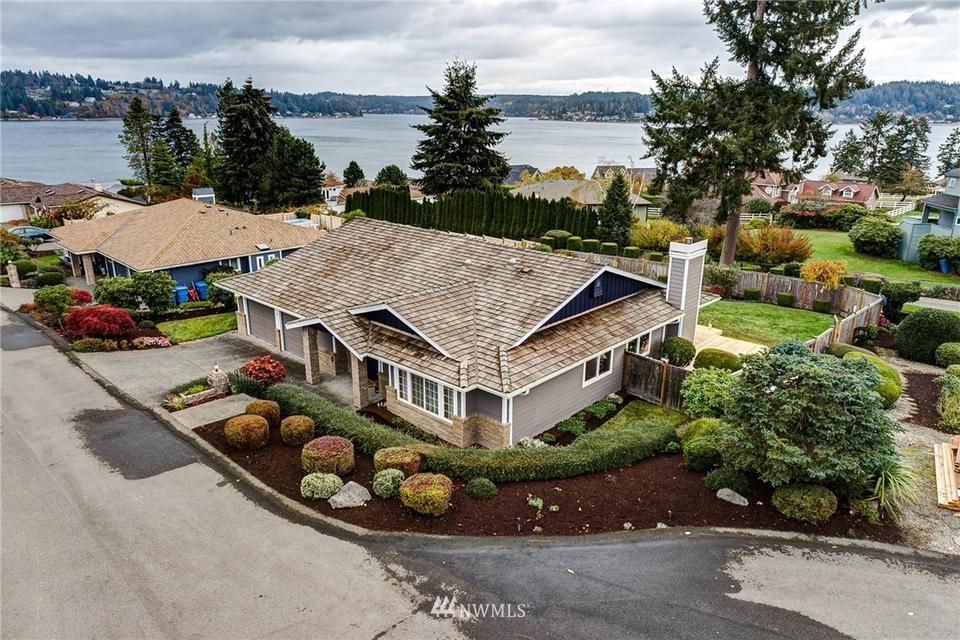  643 9th Ct, Fox Island, WA 98333 photo 2