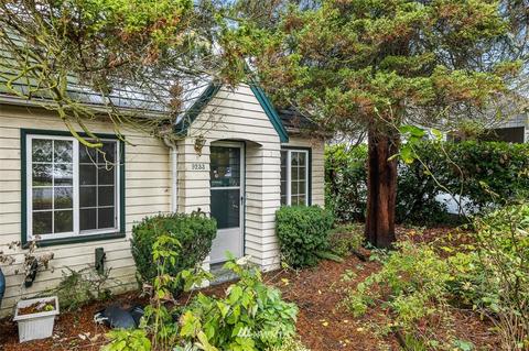 9233 Phinney Ave N, Seattle, WA 98103 photo 6