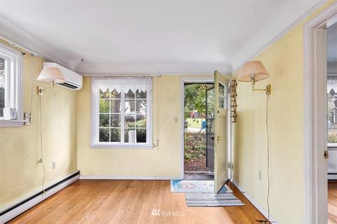 9233 Phinney Ave N, Seattle, WA 98103 photo 11