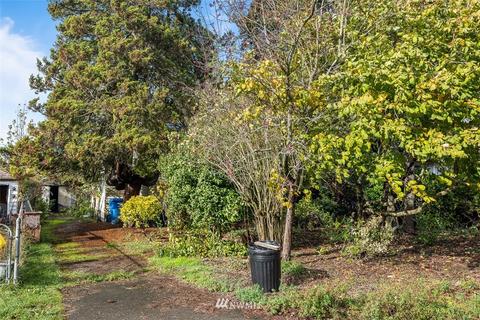 9233 Phinney Ave N, Seattle, WA 98103 photo 4