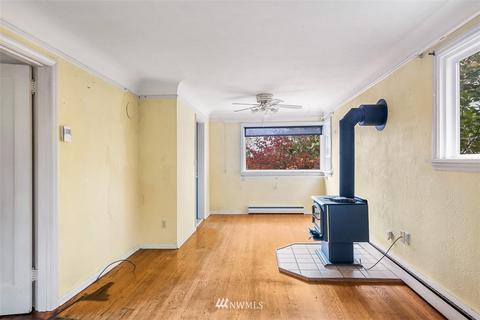 9233 Phinney Ave N, Seattle, WA 98103 photo 12