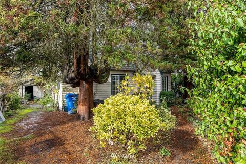 9233 Phinney Ave N, Seattle, WA 98103 photo 5