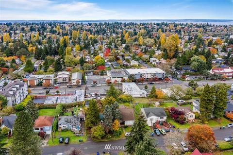 9233 Phinney Ave N, Seattle, WA 98103 photo 1