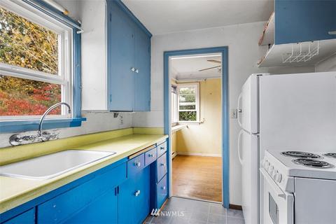 9233 Phinney Ave N, Seattle, WA 98103 photo 13