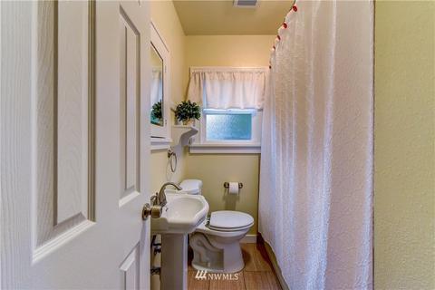 812 E Marine View Dr, Everett, WA 98201 photo 9