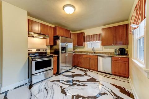 812 E Marine View Dr, Everett, WA 98201 photo 4