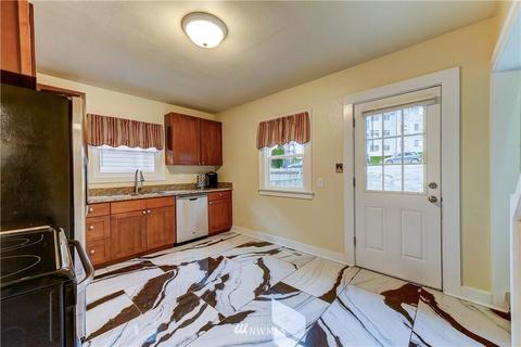 812 E Marine View Dr, Everett, WA 98201 photo 3