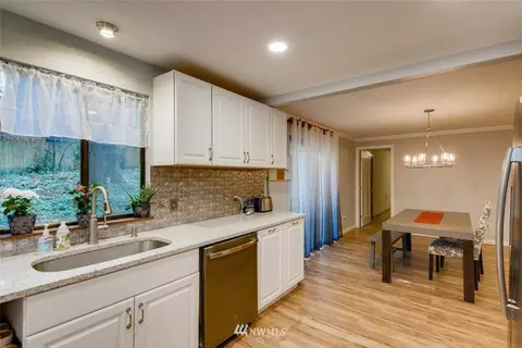 12816 NE 184th Ct, Bothell, WA 98011 photo 8