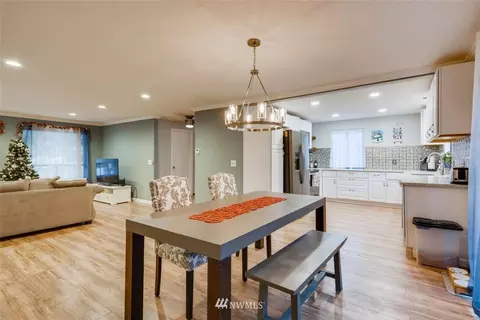 12816 NE 184th Ct, Bothell, WA 98011 photo 4