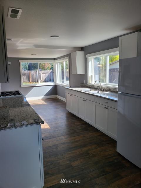 314 Harman Way S, Orting, WA 98360 photo 3
