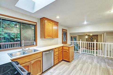 8017 24th Dr SE, Everett, WA 98203 photo 4
