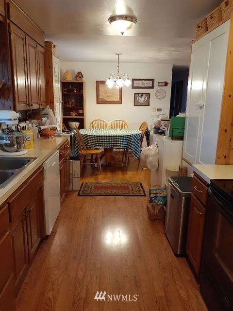 1069 Florence St, Enumclaw, WA 98022 photo 2