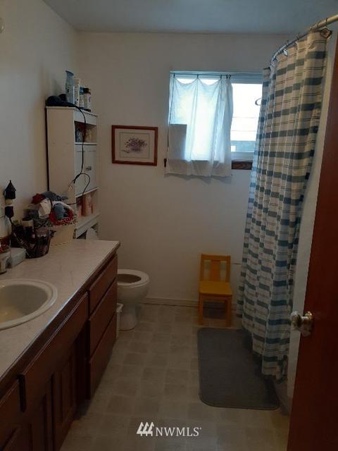 1069 Florence St, Enumclaw, WA 98022 photo 7