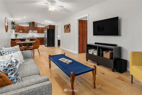 20507 W Richmond Rd, Bothell, WA 98021 photo 2