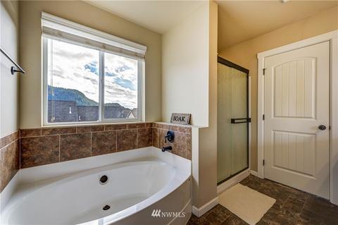 430 Petersen Dr E, Enumclaw, WA 98022 photo 17