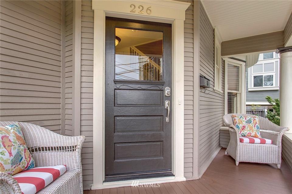  226 12th Ave E, Seattle, WA 98102 photo 2