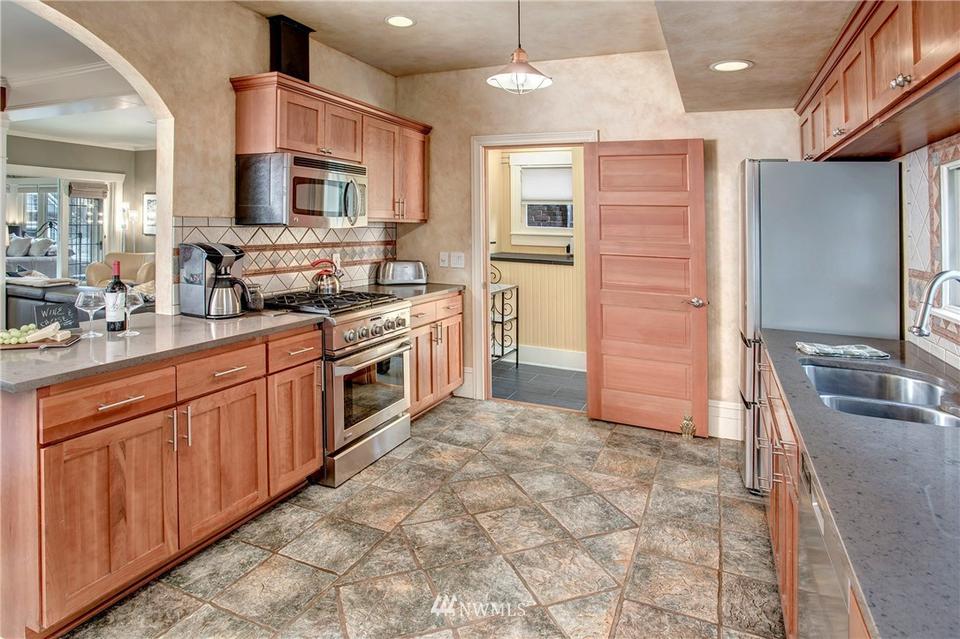  226 12th Ave E, Seattle, WA 98102 photo 19