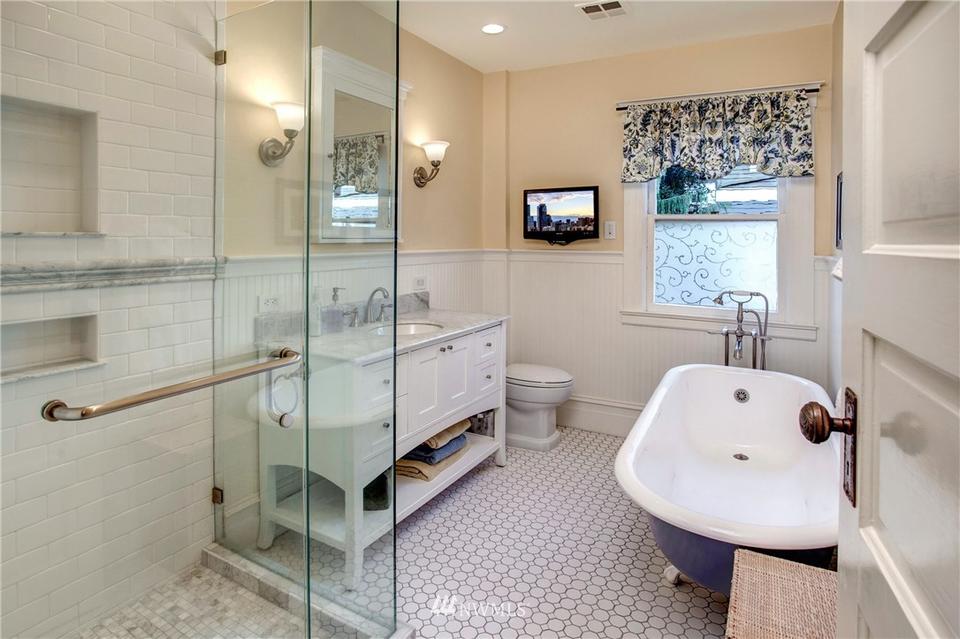  226 12th Ave E, Seattle, WA 98102 photo 34