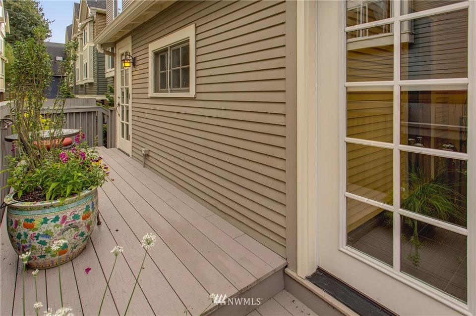  226 12th Ave E, Seattle, WA 98102 photo 25