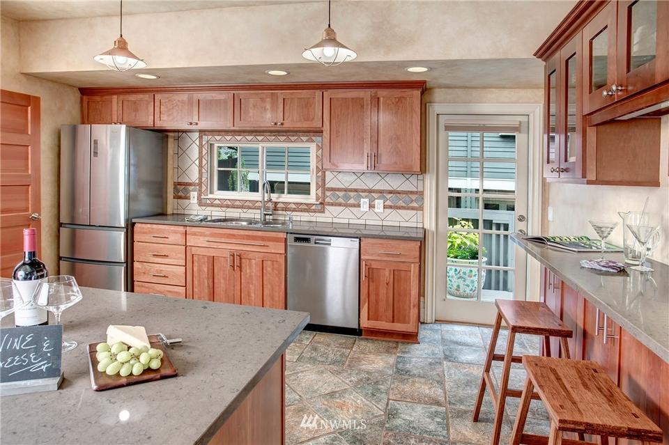  226 12th Ave E, Seattle, WA 98102 photo 18