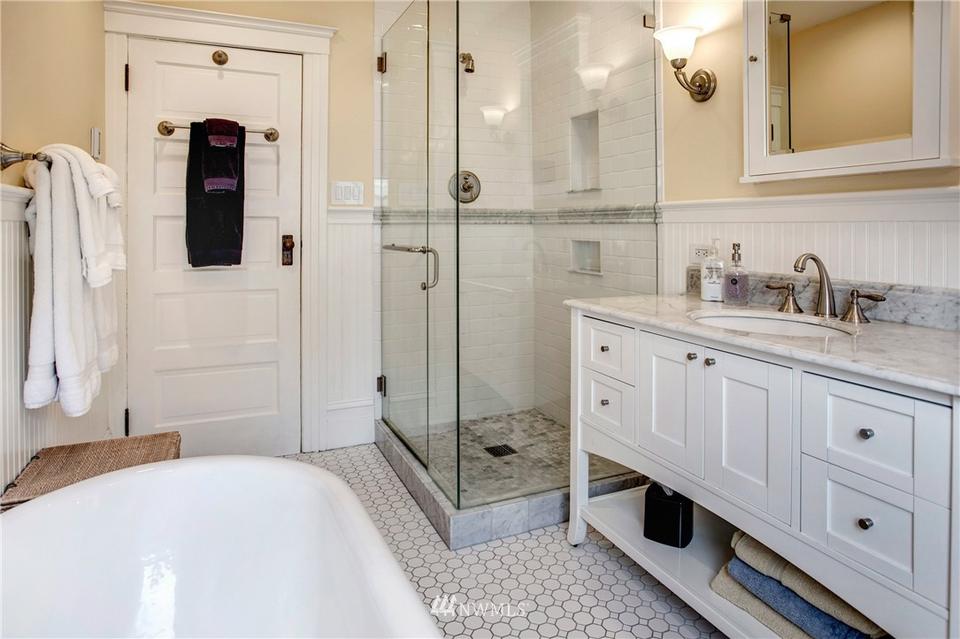  226 12th Ave E, Seattle, WA 98102 photo 35