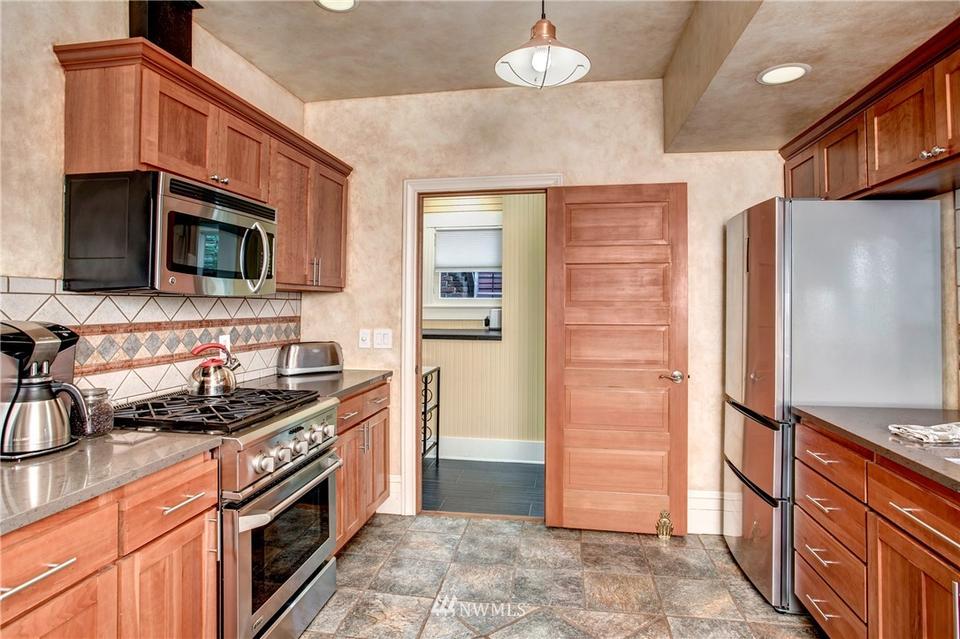  226 12th Ave E, Seattle, WA 98102 photo 21