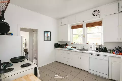 751 Broadway E, Seattle, WA 98102 photo 2