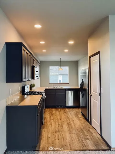 566 E Marine View Dr #A, Everett, WA 98201 photo 3