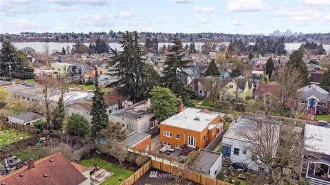1122 N 77th St, Seattle, WA 98103 photo 2