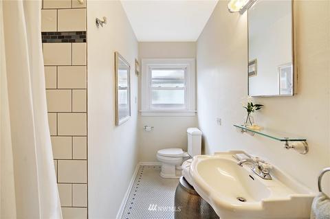1122 N 77th St, Seattle, WA 98103 photo 18
