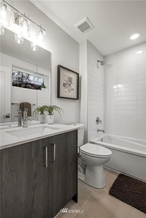 1338 E Spring St, Seattle, WA 98122 photo 8