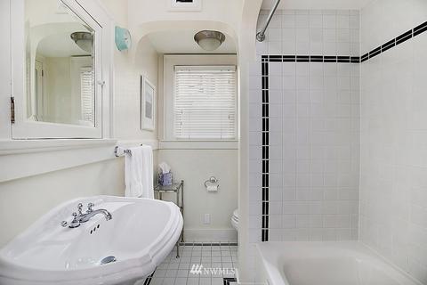 2268 E Howe St, Seattle, WA 98122 photo 11