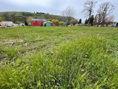 1324 S 5th St, Dayton, WA 99328