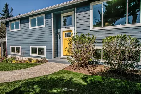 8828 NE 203rd Pl, Bothell, WA 98011 photo 2