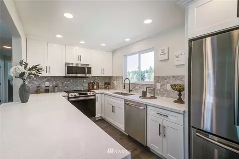 8828 NE 203rd Pl, Bothell, WA 98011 photo 3