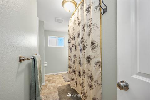 906 E Glen Oaks Dr, Spanaway, WA 98387 photo 17