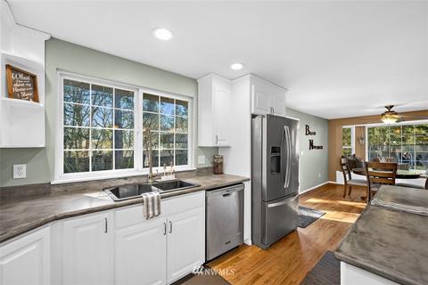 906 E Glen Oaks Dr, Spanaway, WA 98387 photo 5