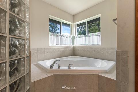 40 E Soderberg Rd, Allyn, WA 98524 photo 22