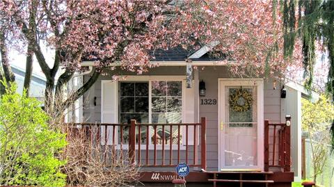 1329 Maple St, Everett, WA 98201 photo 1