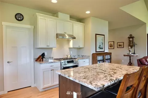 481 E Soderberg, Allyn, WA 98524 photo 10