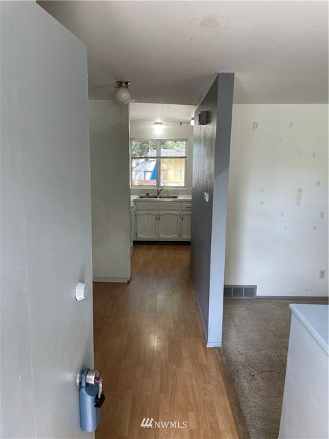 10018 NE 202nd St, Bothell, WA 98011 photo 2