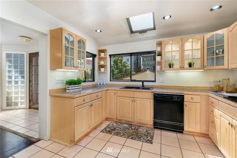 1811 E Thomas St, Seattle, WA 98112 photo 9